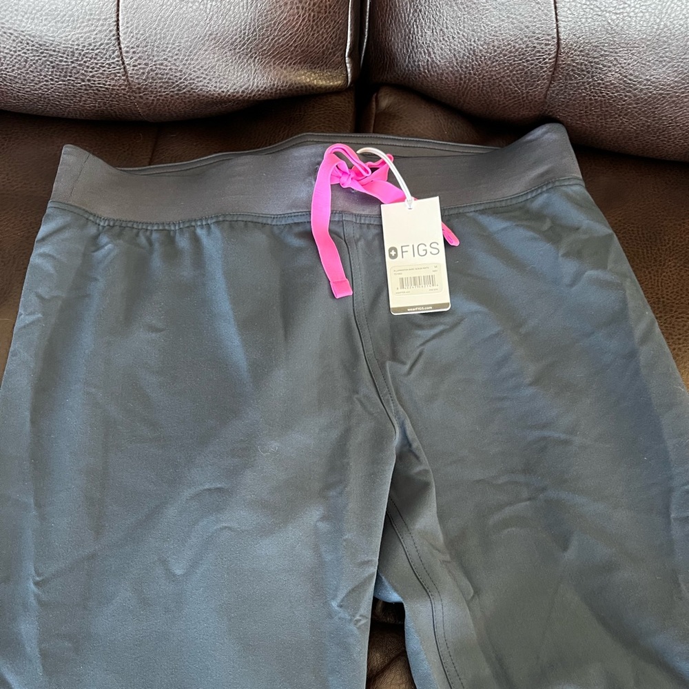 NWT Figs Womens scrub pants - SIZE M